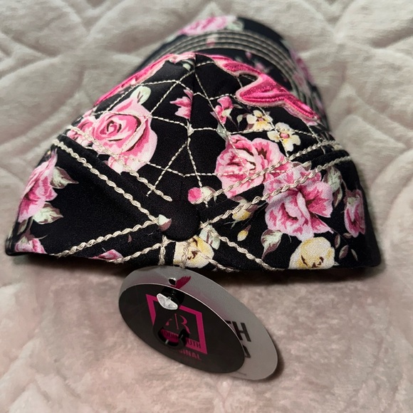 Robin Ruth Cap - Picture 2 of 3